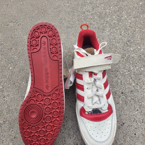 Athletic_Shoes